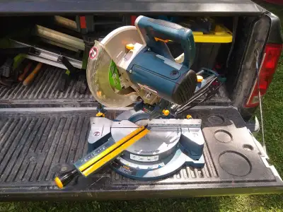 10" Ryobi Sliding Compound Mitre Saw. Works great, just upgraded to a 12". Comes with a 28 tooth Dec...