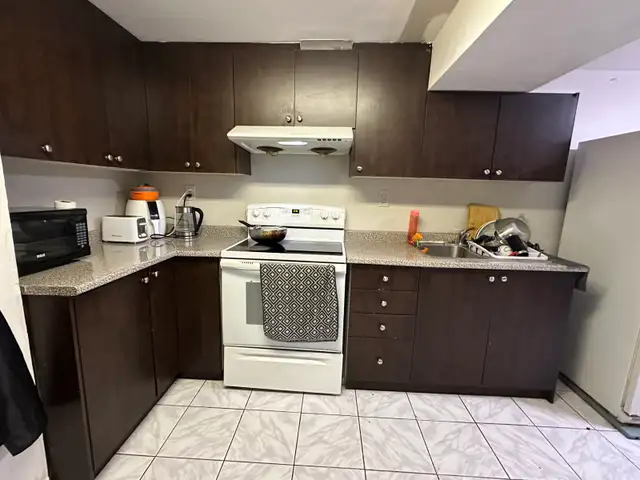private room for rent -650$ in Short Term Rentals in Mississauga / Peel Region - Image 8