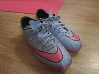 Youth size 4.5 Nike Indoor soccer shoes