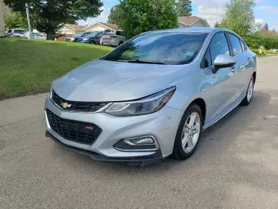 2017 Chevy Cruze RS excellent condition 