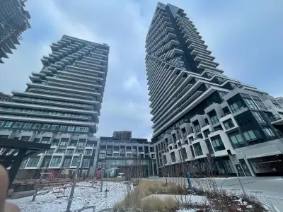 A spacious lavish 1 bedroom condo is available for rent in the posh area of North York. The unit boa...