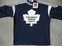 BRAND NEW - Toronto Maple Leafs Shirt - Size Youth M (10/12)