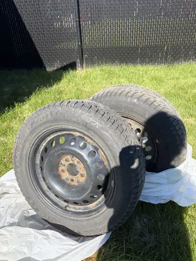 4 pneus d'hiver GT Radial monté sur des jantes pour un hyundai Tucson en bon état. Si vous êtes inté...
