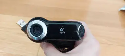 Webcam Logitech Working condition, plug-and-play, no need driver. $10 Pick up at Fernwood Ave