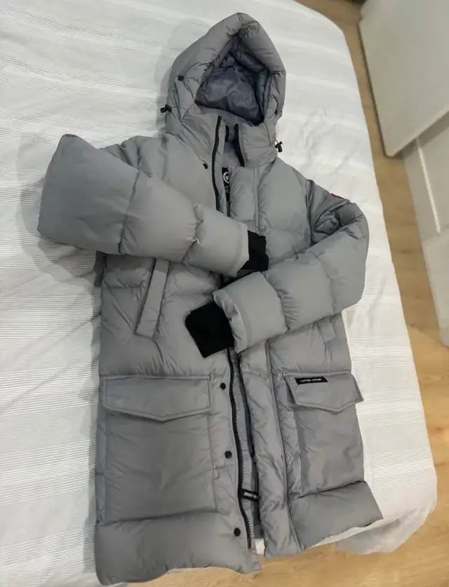 Canada Goose Grey Winter Jacket in Women's - Tops & Outerwear in Calgary - Image 4