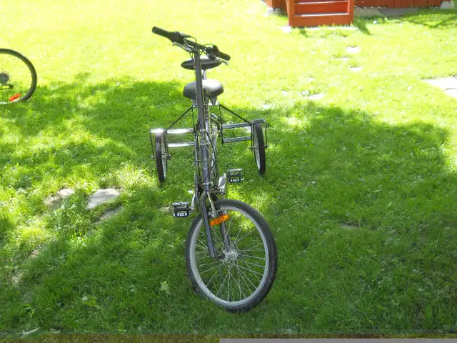 velo pour adulte 4 roue in Road in Granby - Image 3