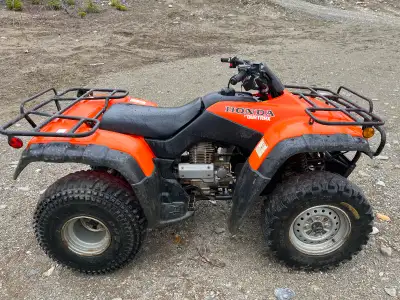 Selling a 2001 Honda 350 Fourtrax two wheel drive. Changed engine oil and filter and rear end oil. R...