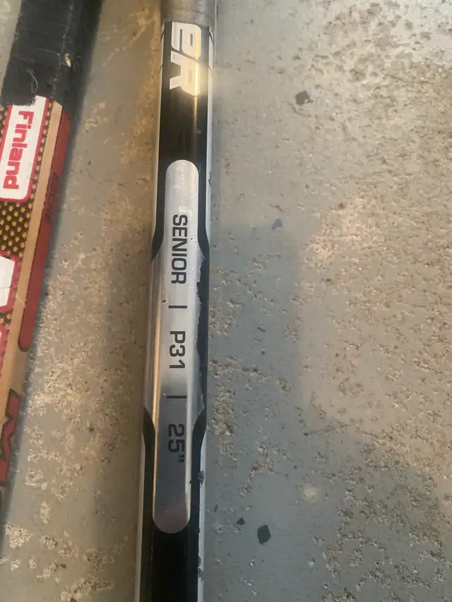 used hockey goalie sticks in Hockey in St. Catharines - Image 4