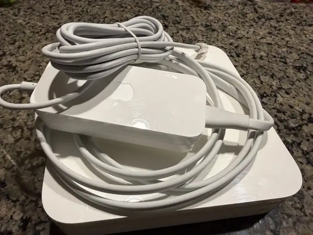 Apple AirPort Extreme Base Station 64639724395266121