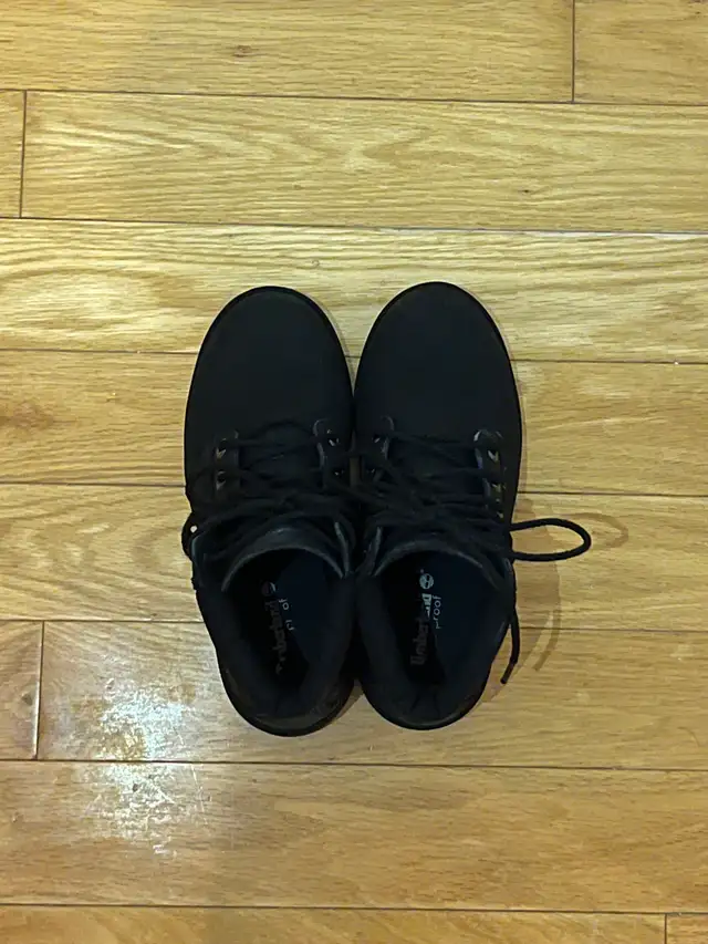 Timberland 6 Inch Premium Boots Black US7 Women/US5.5 Men in Women's - Shoes in Markham / York Region - Image 4