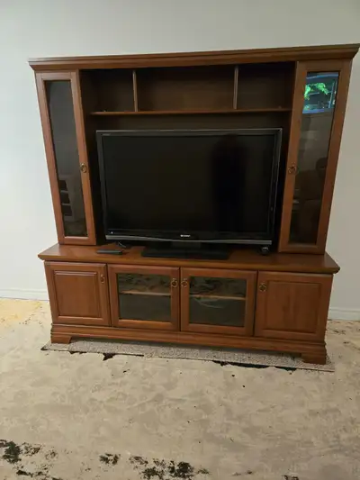 Meuble télé $380.00 nouveau prix, View more
