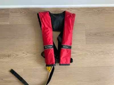 Onyx 24 PFD ….never used , paid oveb$100.00 Pick up in Merrickville