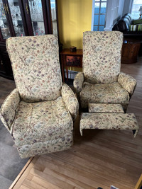 2 fauteuils inclinables et berçants en bonne condition