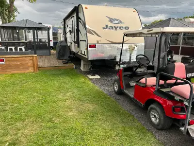 2015 Jayco White Hawk Ultra Lite 30 pieds sur terrain saisonnier Roulotte tout équipée - Camping Dom...