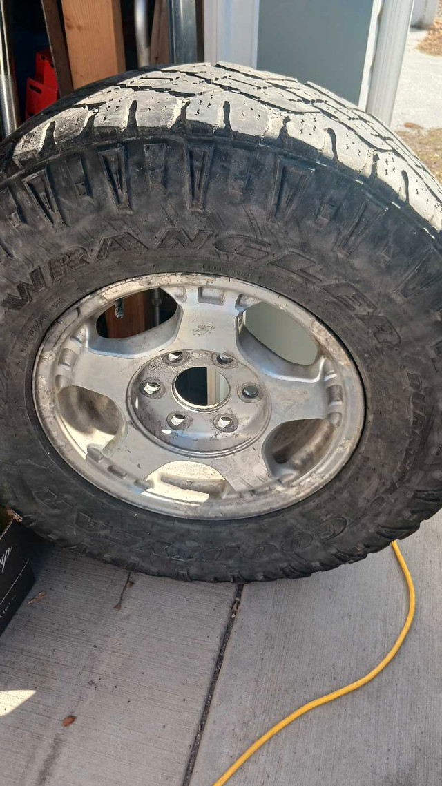 6X139 Chevy bolt pattern. 265 75 16 in Tires & Rims in Kelowna