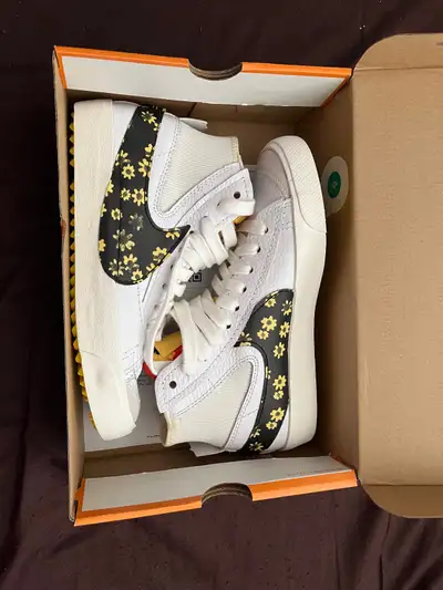 Nike Blazer Jumbo size 9.5 men’s sunflowers, View more