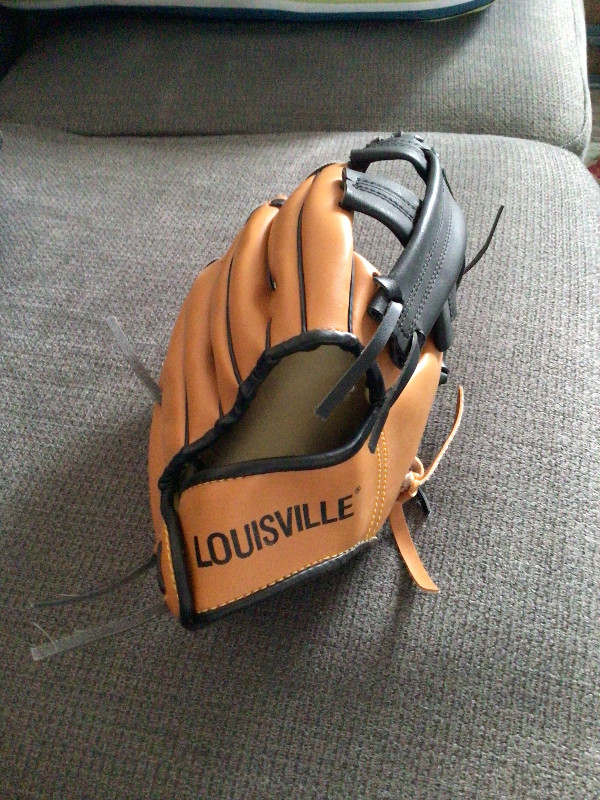 Louisville junior baseball glove in Baseball & Softball in Truro