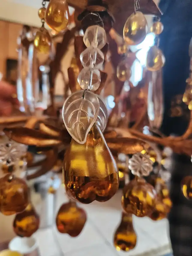 SALE All ORIGINAL Vintage Italian Gold Gilt FRUIT CHANDELIER in Indoor Lighting & Fans in Markham / York Region - Image 5