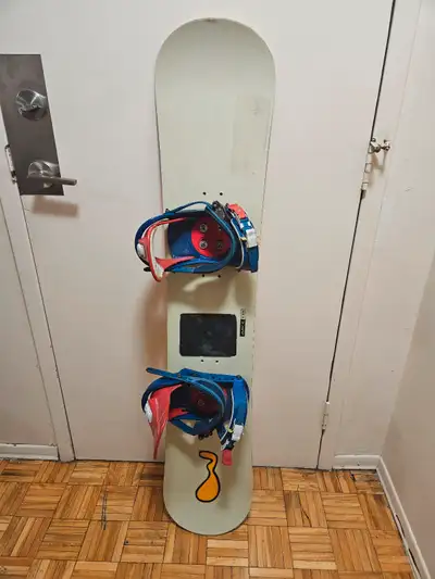 Juice 135 cm snowboard Burton bindings In great condition $80