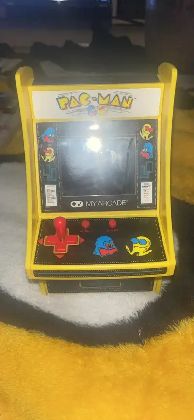 Works perfectly but lost the battery cover 10$ cash only