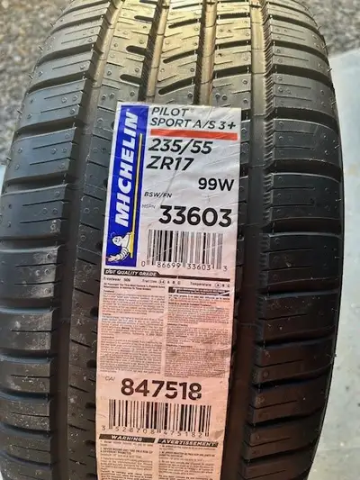 PNEUS MICHELIN PILOT SPORT A/S 3 + COMPLÈTEMENT NEUF GRANDEUR 235/55/17. VALEUR 299 $ DU PNEUS AUBAI...