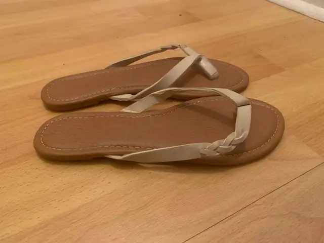 Sandales beiges taille 7 comme neuves – portées 1 fois in Women's - Shoes in Longueuil / South Shore - Image 4