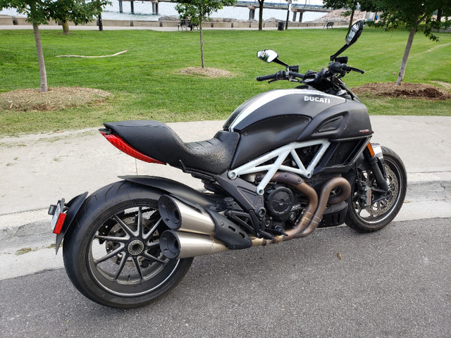 2015 Ducati Diavel Carbon in Sport Bikes in Hamilton - Image 2