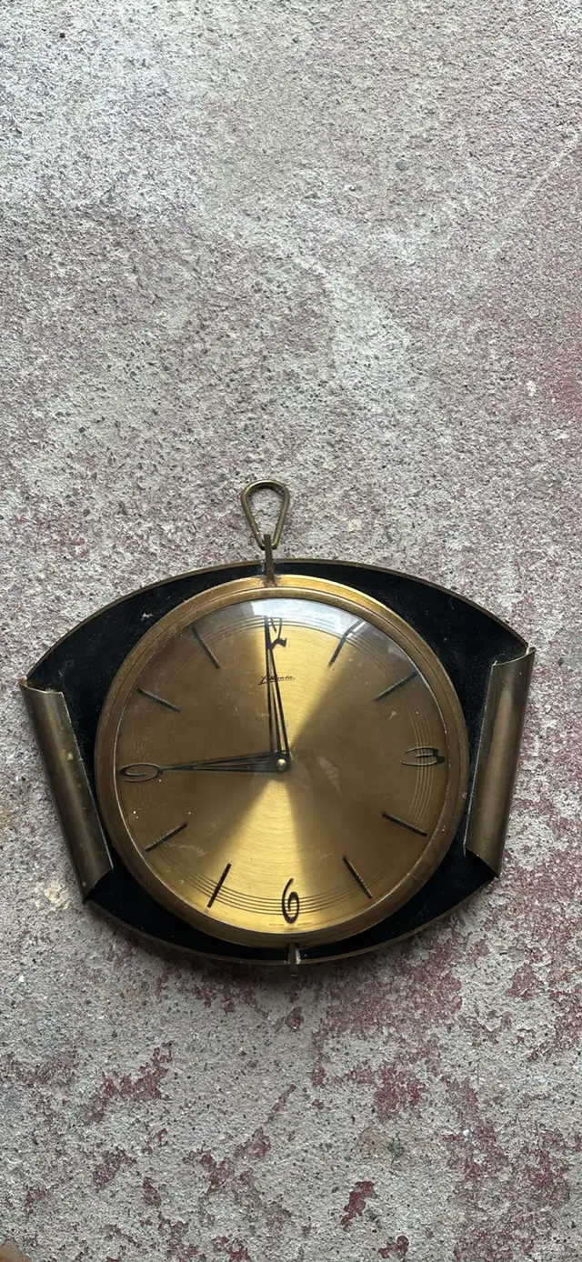 Western Germany Wall Clock in Home Décor & Accents in Ottawa - Image 2