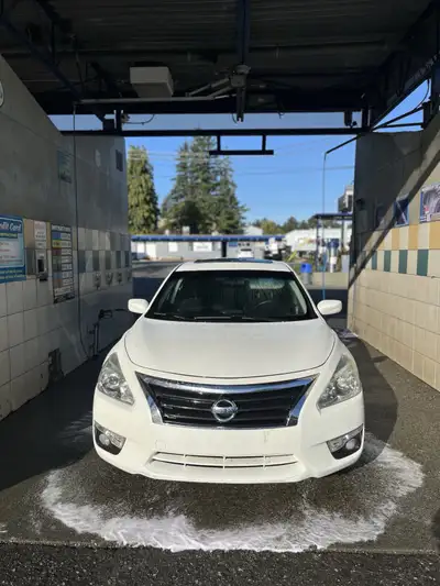 2015 Nissan Altima 2.5L 204,000 Some cosmetic damage ( near front bumper and left side) Maintained w...