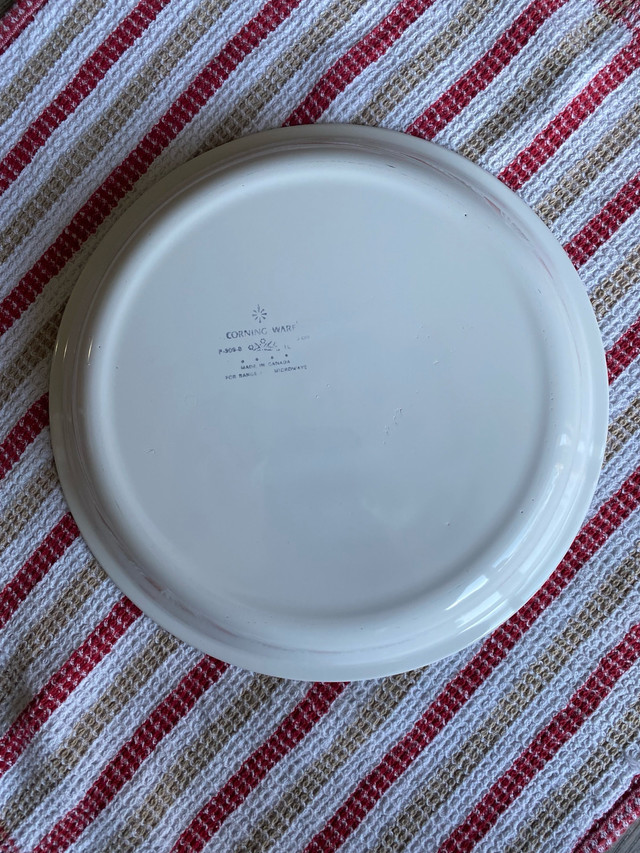 Vintage Blue Cornflower Corningware 9” inch pie plate/pan Mint in Kitchen & Dining Wares in Kingston - Image 4
