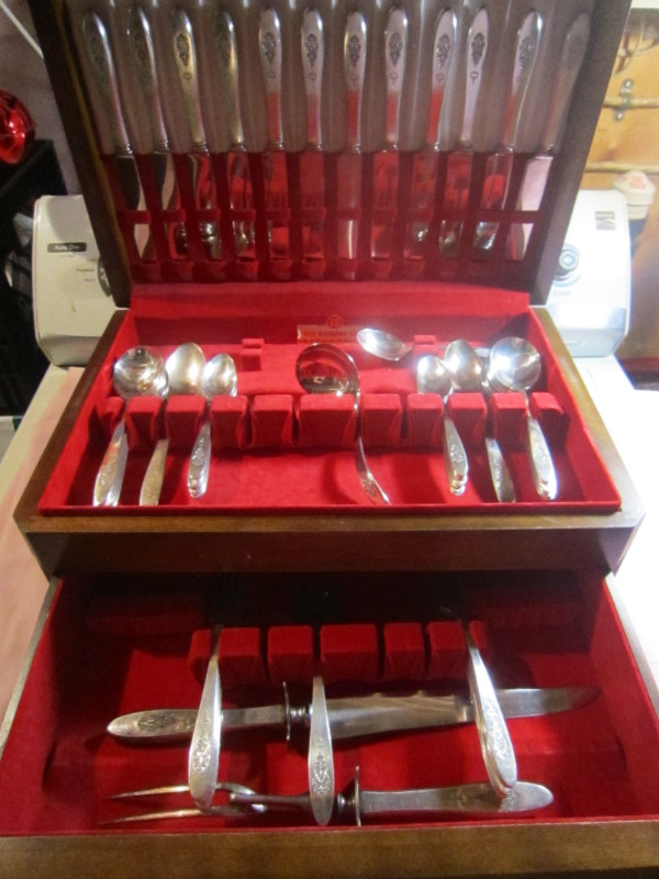 BIRD OF PARADISE cutlery set for 12 in Arts & Collectibles in Summerside - Image 2