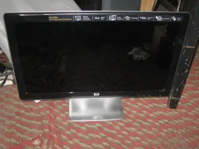 moniteur écran 24 pouce ordinateur ECT... / bonne état pour ordinateur de bureau