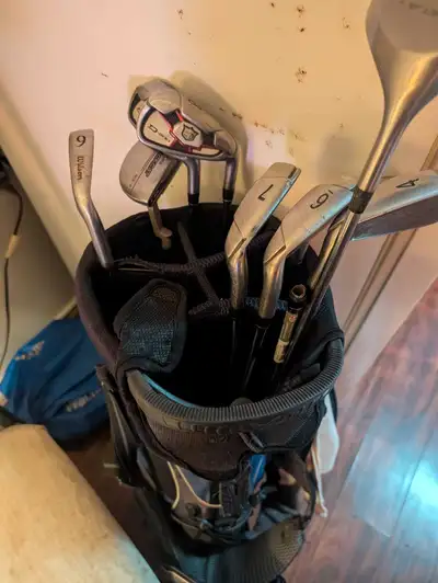 Men's right handed set of golf  clubs for sale, View more