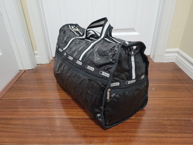 Le sportsac Duffle / Shoulder Bag in Women's - Bags & Wallets in Cole Harbour
