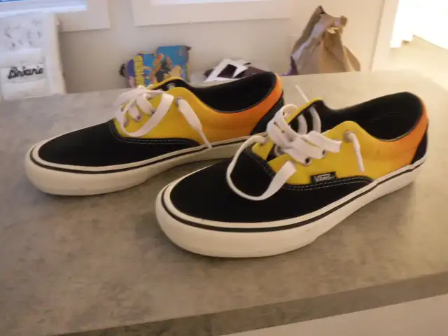 Vans Skateboard Shoes/Maui/Quik/Rip/Hurley Clothes Lot in Men's Shoes in Mississauga / Peel Region - Image 3