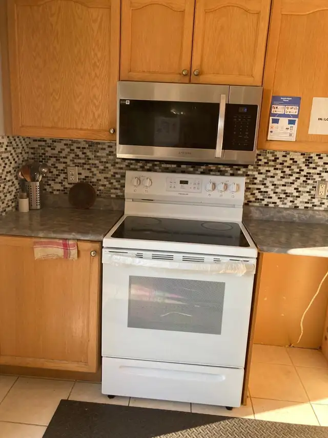 private Room for Rent (Male) in Room Rentals & Roommates in Peterborough - Image 4