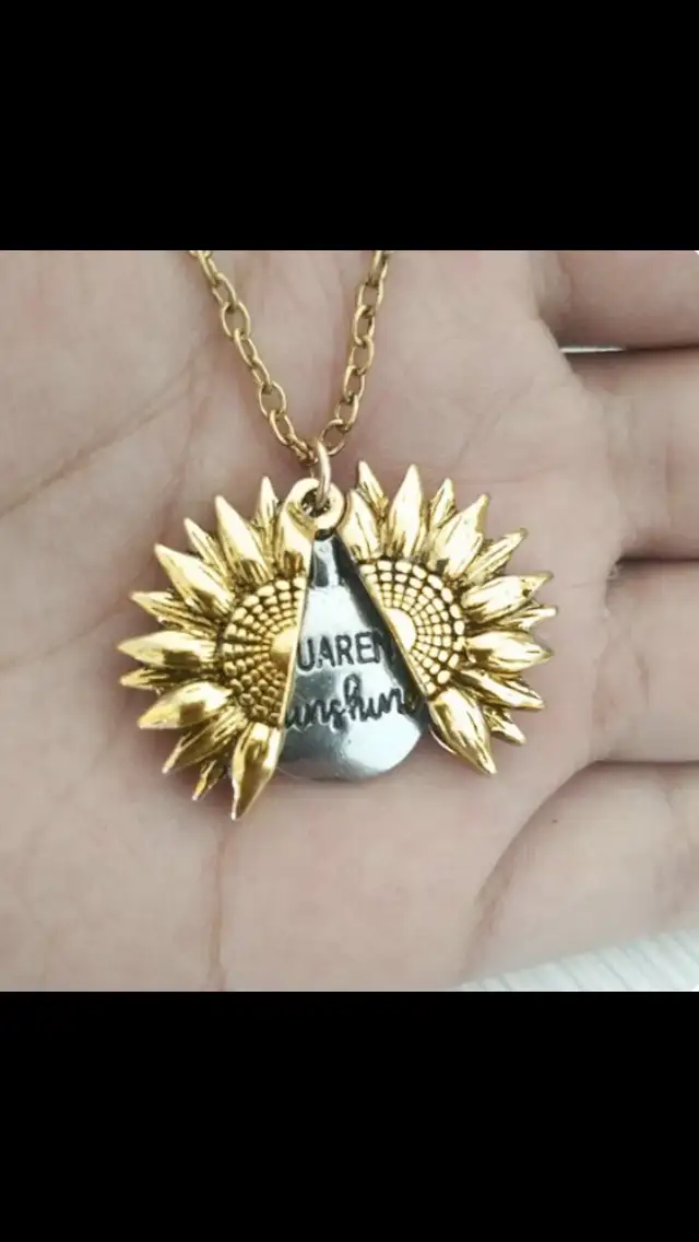 Sunflower Necklace in Jewellery & Watches in London - Image 3