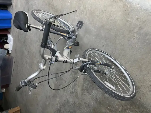 Mens Bike in Road in Calgary - Image 3