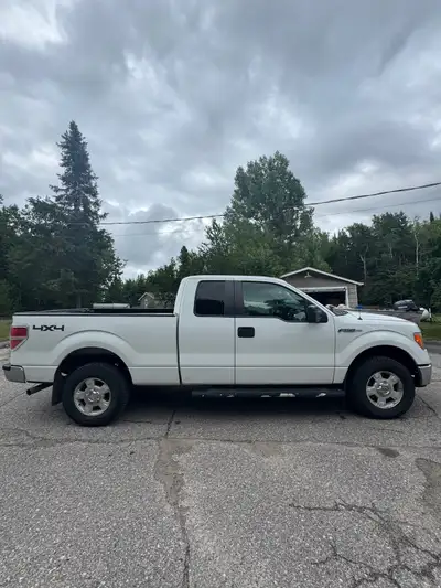 5.0L V8 4x4 150,878 km. Command start 6.5 foot box Spray in box liner New battery Newer brake pads a...