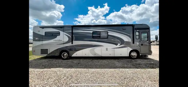 2010 Itasca Meridian 39GS – Cummins Diesel – Fully Serviced – Wa in RVs & Motorhomes in St. Albert - Image 3