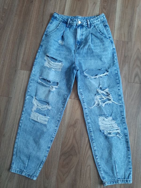 SHEIN HIGH WAISTED JEANS - SIZE MEDIUM in Women's - Bottoms in Moncton