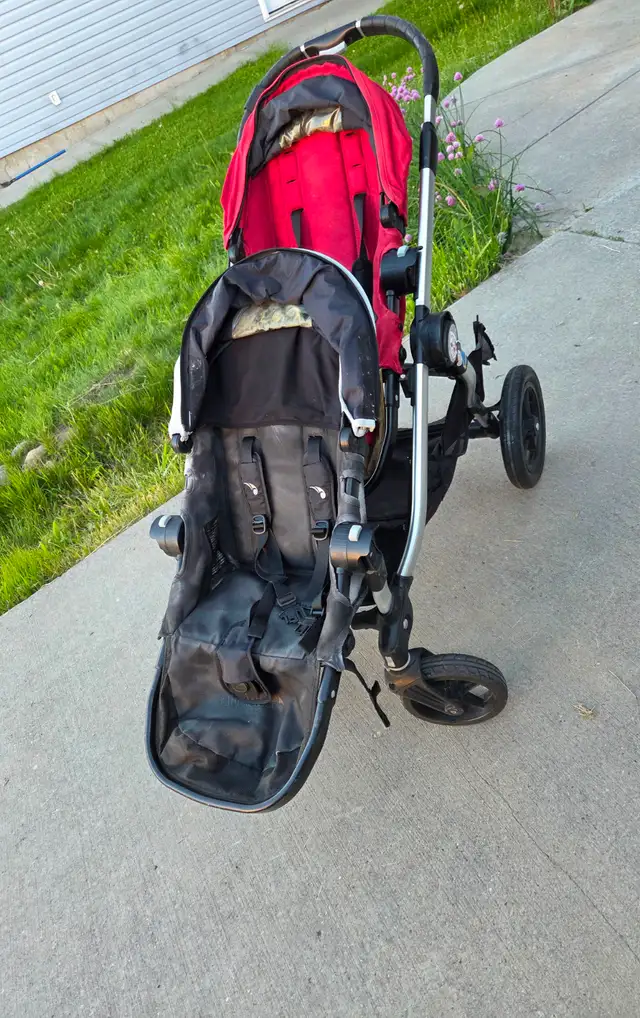 Double stroller in Strollers, Carriers & Car Seats in Edmonton - Image 2