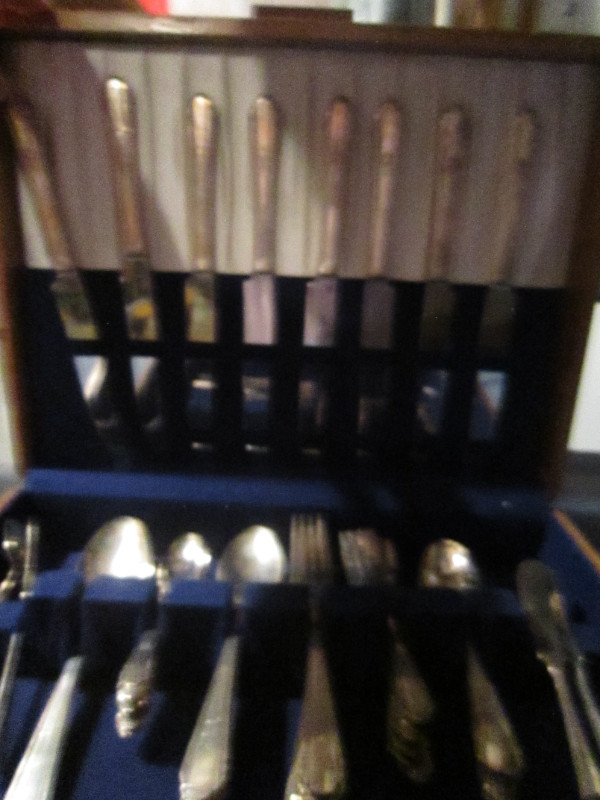 PARAMOUNT silverware set, Service for 8 in Arts & Collectibles in Goose Bay - Image 2