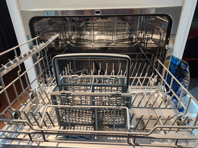Countertop Danby Dishwasher in Dishwashers in Mississauga / Peel Region - Image 3
