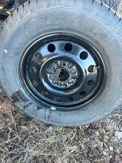 Set of 4 winter Cooper Discoverer SnowClaws 275/65/R18 lightly used on balanced new rims. Came off a...