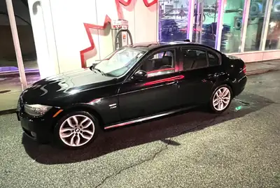 2011 BMW - SAFETY CERTIFIED - ONLY 108K - EXTRA CLEAN - 328I-XDRIVE - TOP TRIM. AUTO, AWD, STRAIGHT...