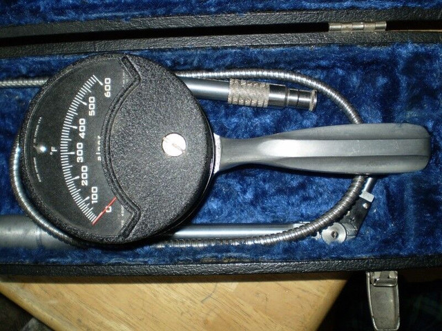 Pyrometer - Vintage Analog No Batteries in Plush lined Box in Other in Winnipeg - Image 3