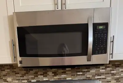 Kenmore over-the-range microwave for sale. Good workibg condition and removed from wall and ready fo...