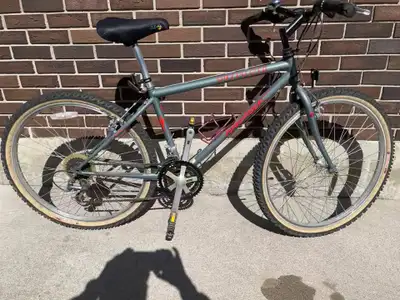Specialized Hard Rock Bike Medium Sized Frame for 5'6 - 6'0 tall Frame measurements are: 19" x 23" x...