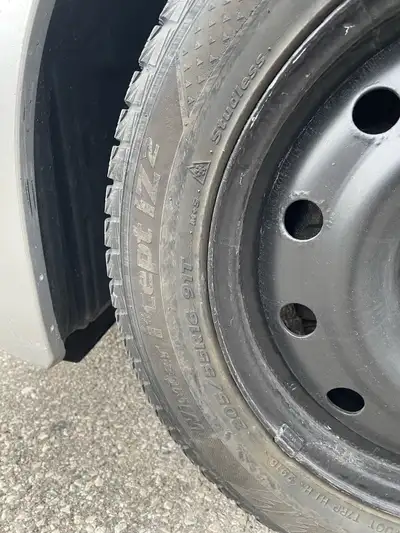 Hankook Winter tire 205/55R16 includes : Tire, Rim & Free Hubcap * Tire size: 205/55R16 * Condition:...